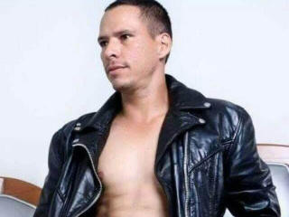 WildCoupleFetish - Chat xXx avec ce Duo homme/femme latino  