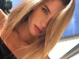 GoldenCrown - Chat sexy with this standard breast Nude young lady 