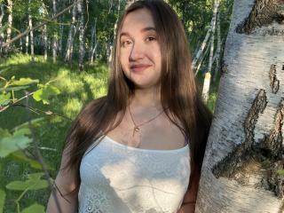 MmmiaXX - Chat x avec cette Belle maîtresse french hot à la crinière brunefoncée sur le service Xlovecam.com 