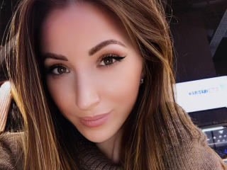 AndrenAlina - Live chat porn avec cette éblouissante nana french sexy à la chevelure brune sur le service XloveCam 
