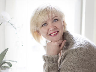 EllenSexy - online chat porn with a platinum hair Hard lady over 35 