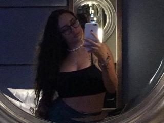 EmilyStars - Webcam porn with a latin Hot babe 