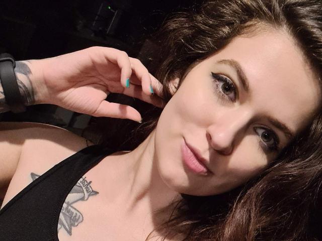 BrainyLunatic - Live cam x avec cette éclatante jeune fille hot occidentale  