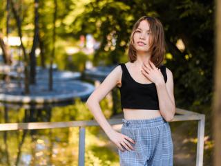 ValeryRossX - Live hot with this shaved intimate parts Hot girl 