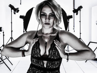 FancyAmma - Chat cam hot with this light-haired Sexy lady 