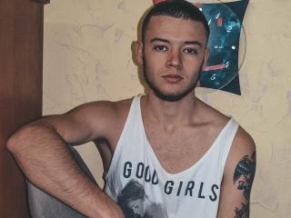 PretyOhto - Webcam live hard avec ce Homme qui aime les hommes à la chevelure noire sur XloveCam 