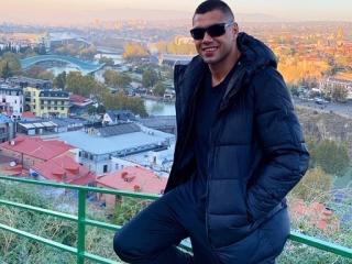 HotBrazilianBoyX - Live cam porn avec ce Gay à la chevelure noire sur X Love Cam 