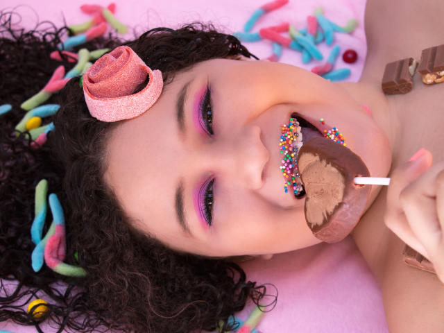 AbbyBbell - Chat cam excitant avec cette Divine créature hot d’Amérique latine sur X Love Cam 