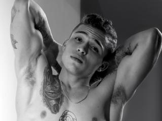 RyannGray - Webcam sexy avec un Gay latin lover sur le service Xlove 