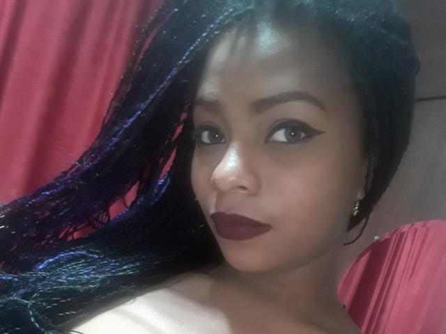 Dulcechoc - Web cam sexy avec cette Resplendissante jeune créature épilée sur XloveCam 