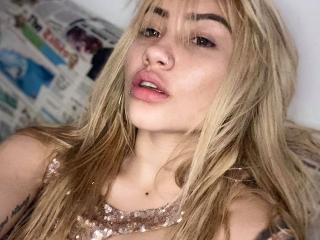 ScarletPrincesse - Live cam sex with a shaved pussy Attractive woman 