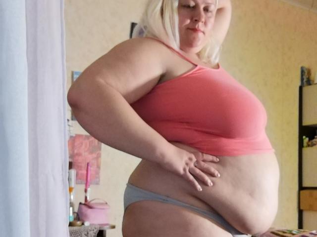 LovelyAly - Live chat xXx avec cette Chaude jeune créature de rêve french bien roulée à la poitrine imposante sur le site Xlovecam.com 