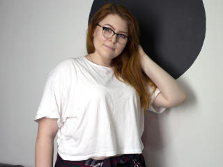 CandiceCandyHot - Chat live porno avec cette Resplendissante jeune model aux cheveux roux sur la plateforme XloveCam 