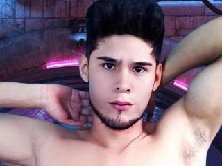 DerrickBigX - Chat live exciting with a Homosexuals with muscular physique 