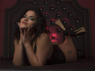 NicolleRoux - Spectacle sexe avec une Merveilleuse maîtresse française en chaleur avec de grosses poitrines sur la plateforme X Love Cam 