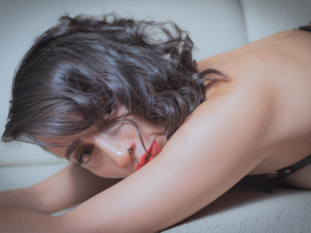 TrainedClaire - Live sex cam - 8202124