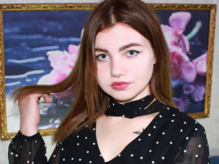 BriellaMia - Web cam exciting with this russet hair X 18+ teen woman 