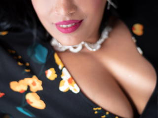 CurvyTemptation - online chat nude with this shaved intimate parts Hot MILF 