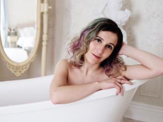 AvionaGise - Video chat sexy with this Exciting young and sexy lady with regular melons 