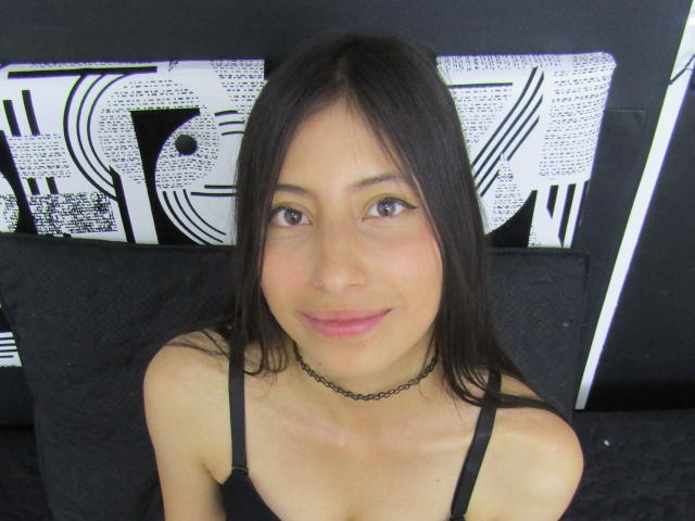 Isssa - Web cam porno avec cette Jeune novice d’Amérique latine  