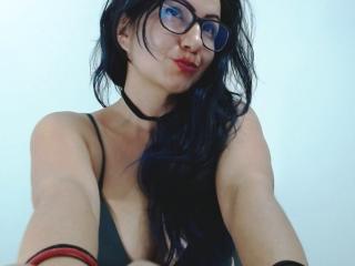 Rosia - Live chat sex with a average body Exciting MILF 