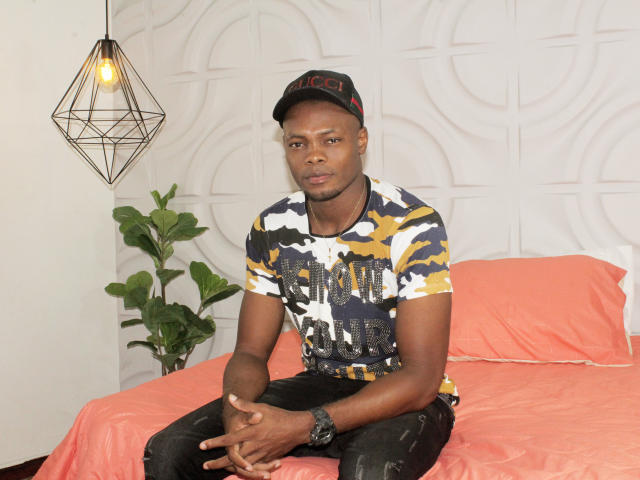 KentMiller - Chat live hot avec ce Gay sans poils sur le site X Love Cam 