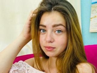 MartinaDoll - Chat cam hard with this shaved pussy X young and sexy lady 