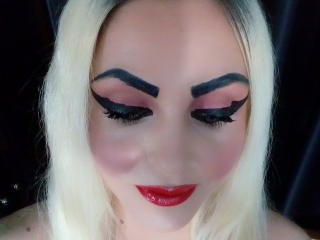 DominaDesire - Chat sex avec cette Dominatrice avec des cheveux blonds naturels  
