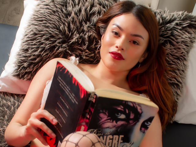 AmelieeBaudin - Live sex cam - 8273804