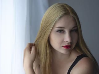 LadyHarley - Show live xXx with this blond Exciting 18+ teen woman 