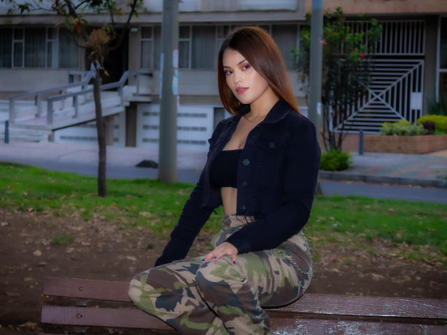 AmelieeBaudin - Live sexe cam - 8307632