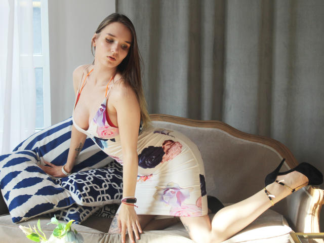 MollyTwetty - Live Sex Cam - 8308828