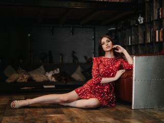 AdelaJoy - Chat live porn avec une Sublime bombe française en chaleur ayant une poitrine de rêve sur XloveCam 