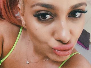 SweetJoy - Cam hot with a White Hard 18+ teen woman 