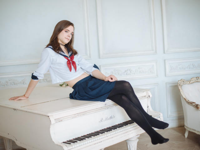 SimonaLewise - Sexe cam en vivo - 8326464