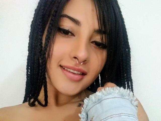 ArianaMac - Live sex avec cette éclatante jeune fille française bien roulée avec un corps parfait|avec un physique équilibré|avec une plastique|silhouette|anatomie régulière sur X Love Cam 