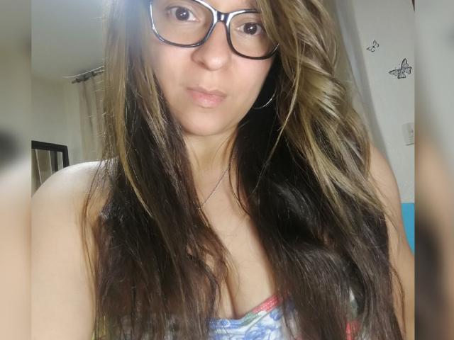 Angelonix - Chat cam hard with a latin Gorgeous lady 
