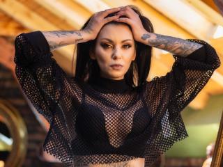 SweetElaKat - Webcam sexe avec cette Chaude cochonne en chaleur adepte de fitness sur le site Xlovecam 