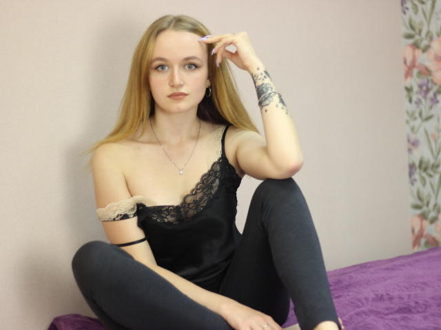 Lenorea - Live sex cam - 8369900