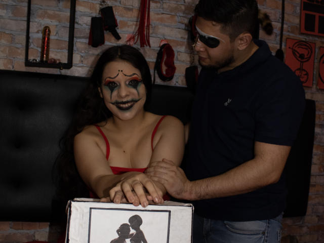 TinaYMaikol - Cam sexe avec un Duo homme/femme avec le pubis totalement poilu sur le site X Love Cam 