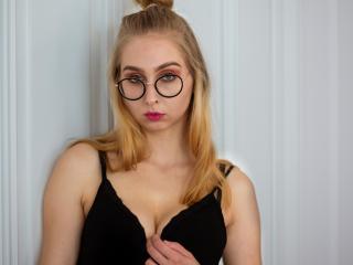 SugarGianna - online show x with a light-haired Sex 18+ teen woman 