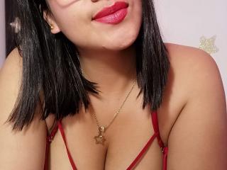 SexxyMichela - Chat cam porn avec une Maman sexy française à la poitrine idéale  