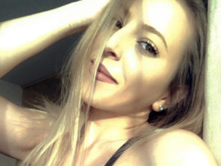 Jeyssy69 - Cam sexy avec cette Splendide jeune créature de rêve hot blonde platine sur la plateforme XloveCam 