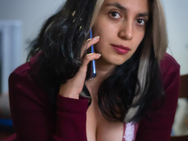 HeidyMiller - Web cam sexy avec cette Femme sexy aux cheveux bruns foncés sur le site Xlove 