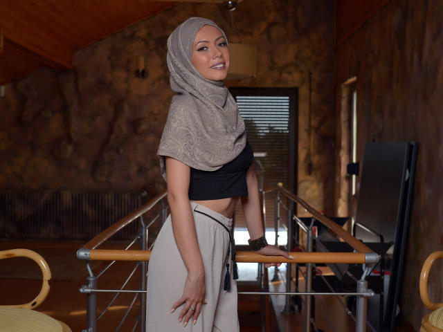 NadeenArabic - Chat en direct avec cette Divine créature de rêve sexy à la chevelure corbeau sur le site X Love Cam 