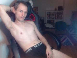 MikeXX - Live chat hot with a European Horny gay lads 