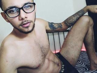 TonnySex - chat online hot with this shaved pubis Horny gay lads 