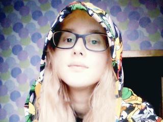 AliceXMay - Webcam en direct avec une Sacrée jeune cochonne sexy poil de carotte sur le site X Love Cam 