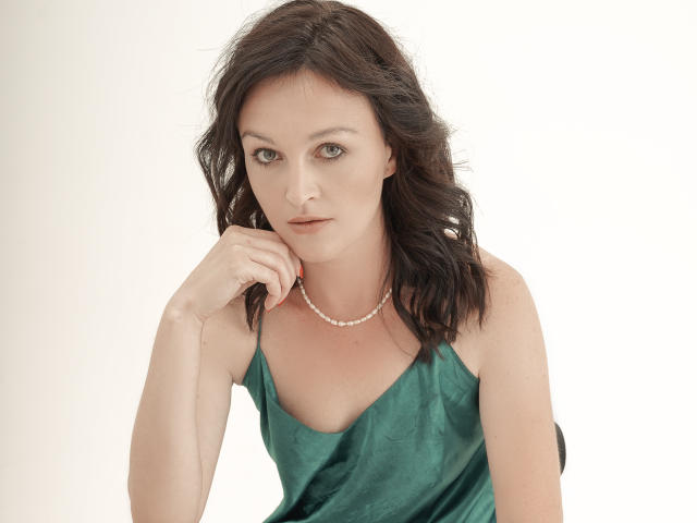 CaringPetra - Show sexe avec une Fabuleuse jeune cochonne sexy blanche sur Xlovecam.com 