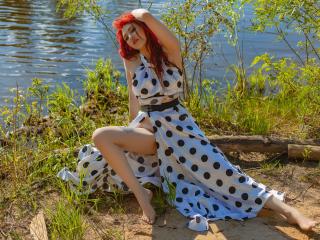 MyBosomBuddy - Webcam hot avec cette Admirable créature française au décolleté vertigineux  